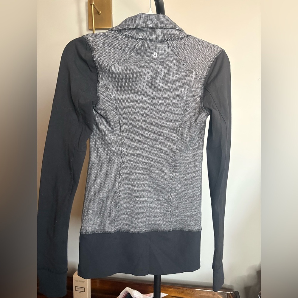 Lululemon Black and Gray Utility Jacket - Picture 5 of 6